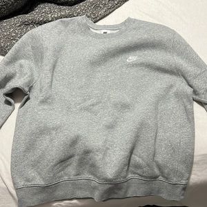Nike men’s crewneck sweatshirt